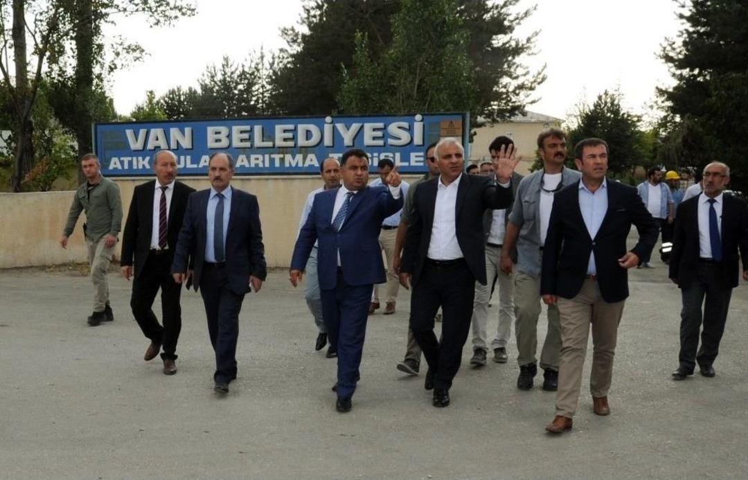 Van G&ouml;l&uuml; B&uuml;y&uuml;k Bir Tehlikeden Kurtarılıyor