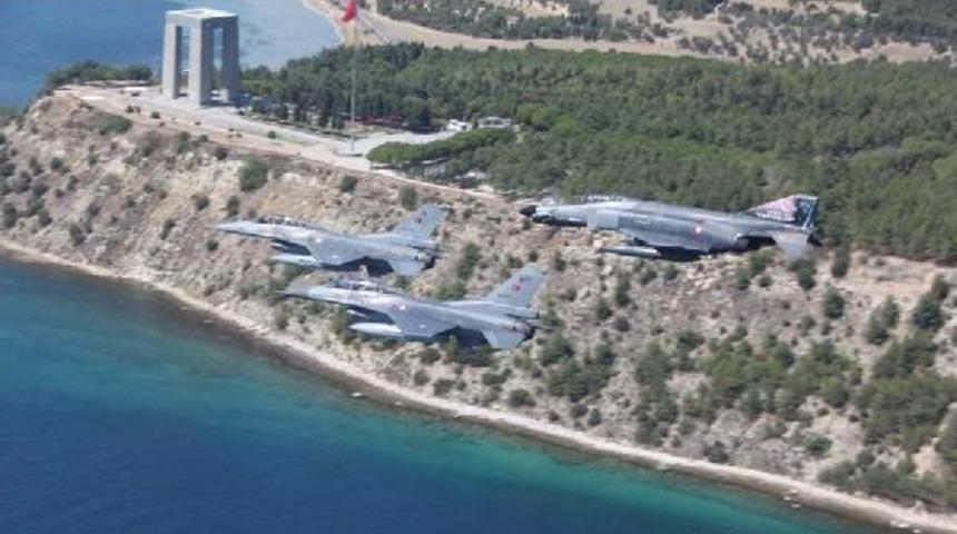 Orgeneral Akar, F-16D Av/bombardıman U&ccedil;ağı Ile U&ccedil;uş Ger&ccedil;ekleştirdi