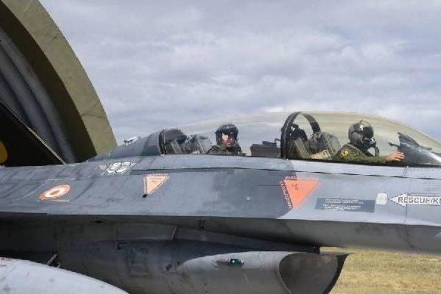 Orgeneral Akar, F-16D Av/bombardıman Uçağı Ile Uçuş Gerçekleştirdi