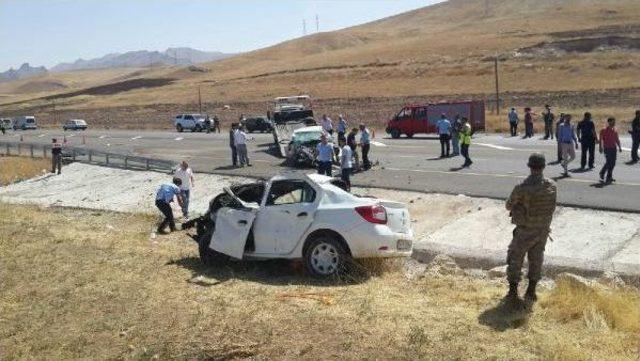 Van'da Iki Otomobil Çarpıştı; 7 Ölü, 2 Yaralı (2)