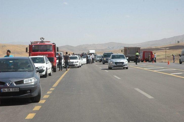 Van’da Otomobiller Çarpıştı: 7 Ölü, 2 Yaralı G1