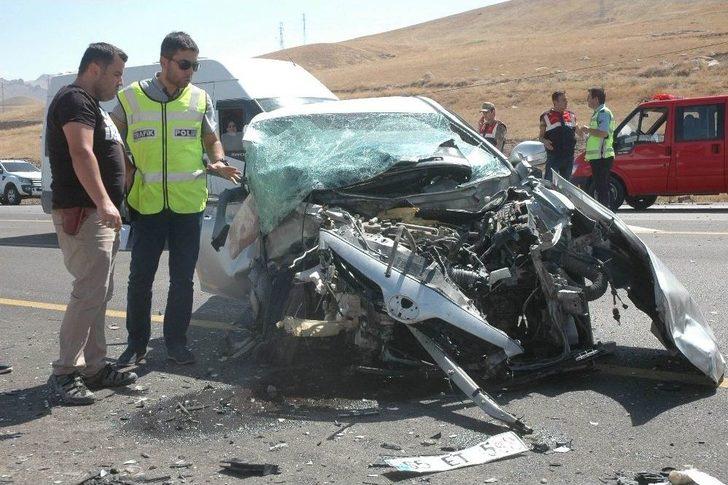 Van’da Otomobiller Çarpıştı: 7 Ölü, 2 Yaralı G3