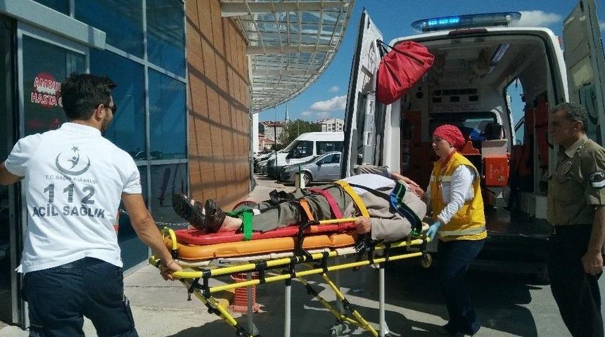 Dolmuş İle Otomobil &Ccedil;arpıştı: 1 Yaralı