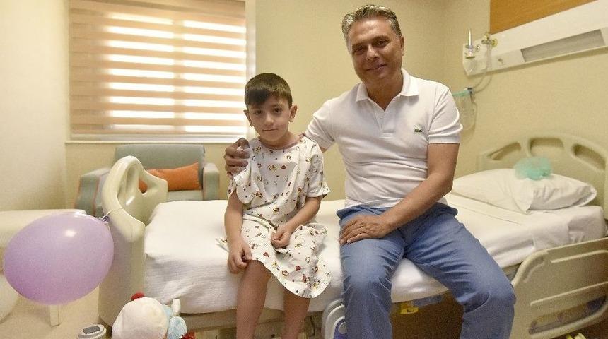 Başkan Uysal&rsquo;dan S&uuml;nnet &Ccedil;ocuklarına Ziyaret