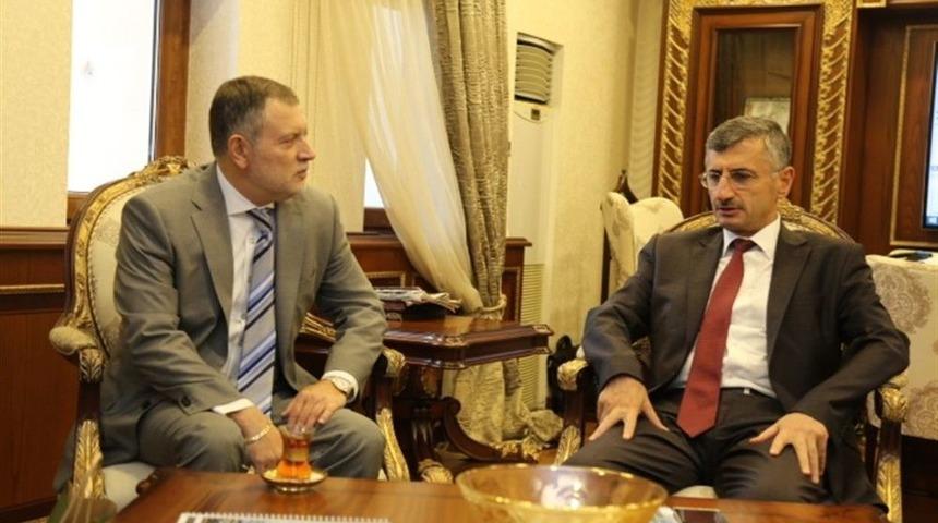 Rusya Federasyonu Trabzon Başkonsolosu Valery Tikhonov, Rize Valisi Erdoğan Bektaş&rsquo;ı Makamında Ziyaret Etti