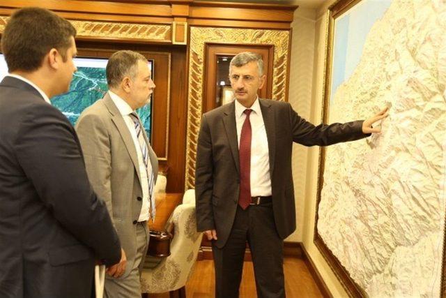 Rusya Federasyonu Trabzon Başkonsolosu Valery Tikhonov, Rize Valisi Erdoğan Bektaş&rsquo;ı Makamında Ziyaret Etti 1
