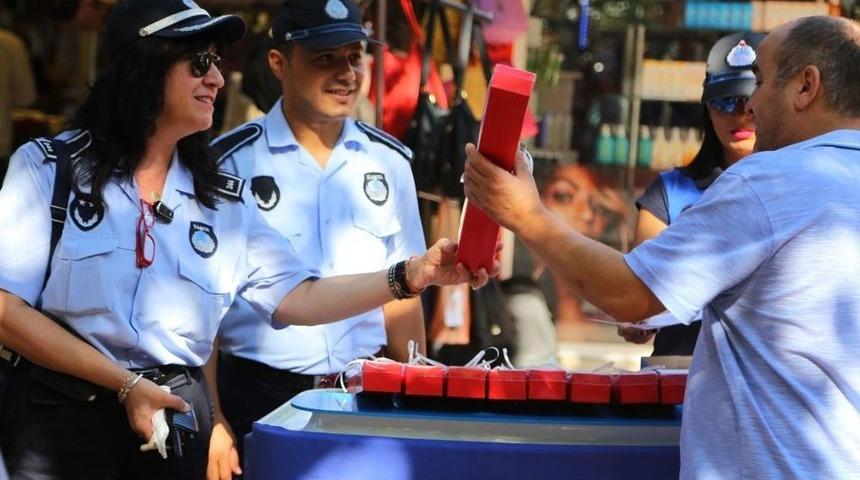 Maltepe Zabıtasından Vatandaşlara G&uuml;l