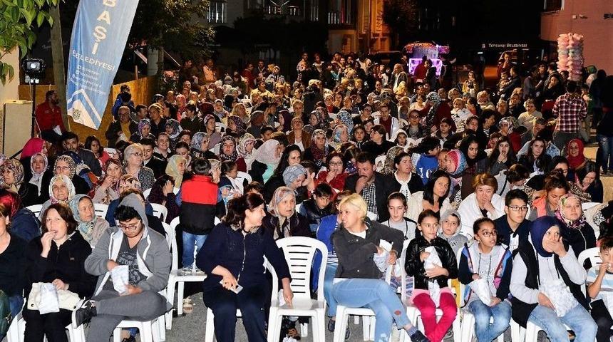 Tepebaşında Halk Konserleri S&uuml;r&uuml;yor