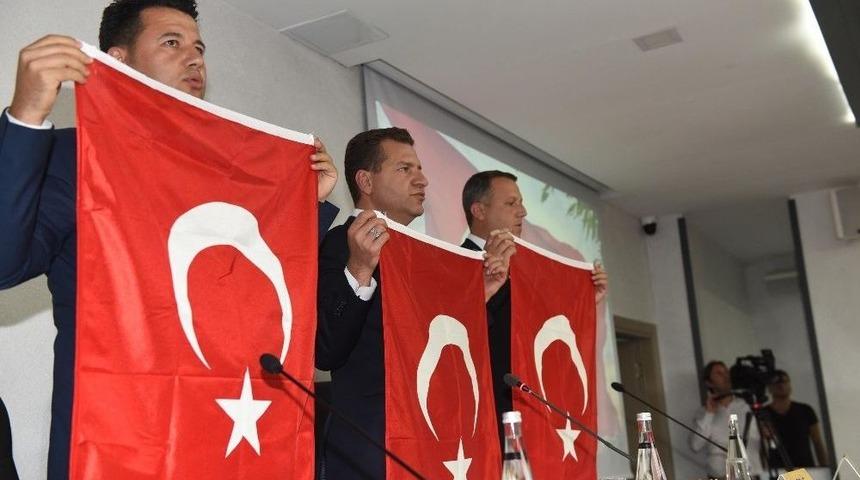 Karesi Meclisi&rsquo;nde 6 Eyl&uuml;l Coşkusu