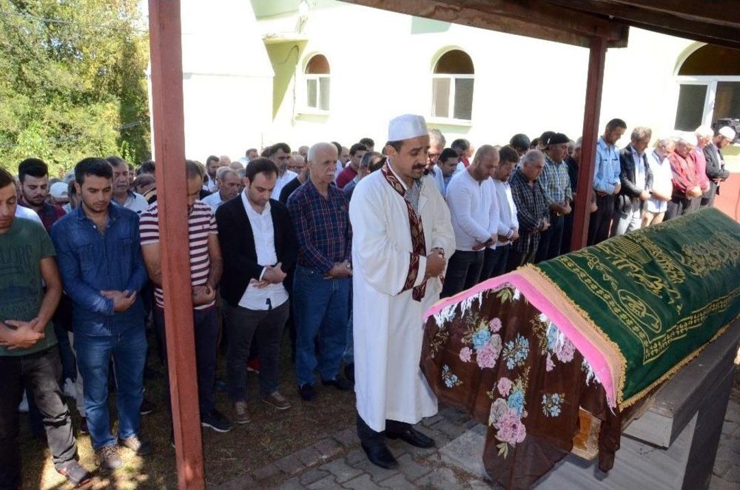 Gırtlak Kanserinden &Ouml;len Gen&ccedil; Anneye H&uuml;z&uuml;nl&uuml; Veda