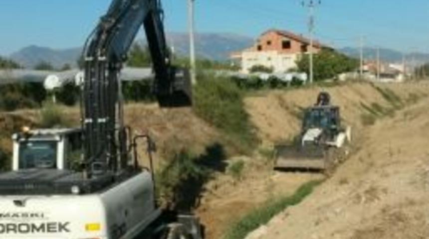 Sarıgöl Merkezindeki 2 Kilometrelik Dere Temizlendi