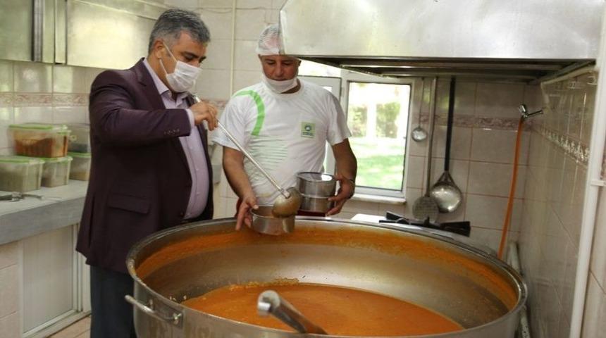 Ereğli&rsquo;de G&uuml;nde Bin 500 Vatandaşa Sıcak Yemek