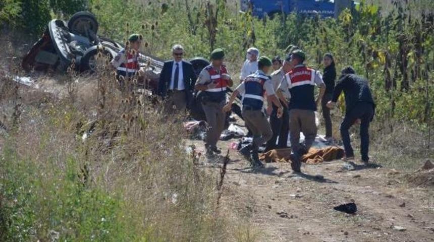 Bursa'da Kaza: 1'i &Ccedil;ocuk 7 &Ouml;l&uuml;, 18 Yaralı (3)