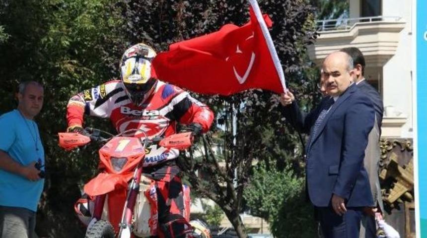 D&uuml;zce'de, 'yakın Karadeniz Baja Rallisi' Start Aldı