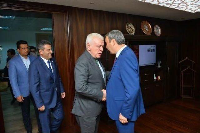Bursaspor Y&ouml;netiminden Emniyet M&uuml;d&uuml;r&uuml; Osman Ak a Ziyaret 1