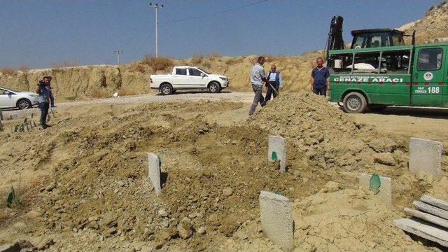 Teröristin Cenazesi Sahip Çıkan Olmayınca Kimsesizler Mezarlığına Gömüldü 1