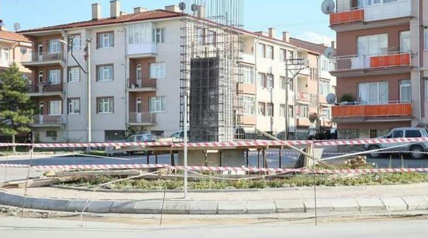 K&uuml;tahya Belediyesinden 2 Yeni Saat Kulesi