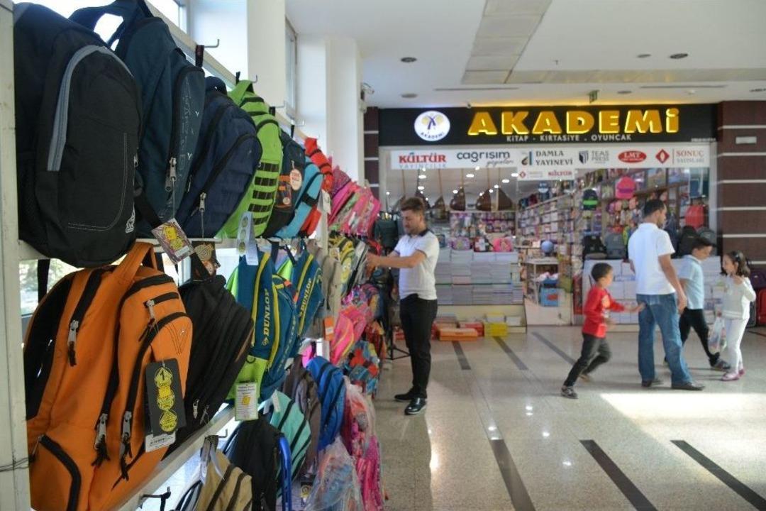 Tatvan&rsquo;daki Kırtasiyelerde Okul Telaşı