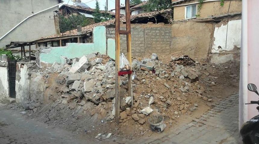 Tokat&rsquo;ta Metruk Binalar Yıkılıyor