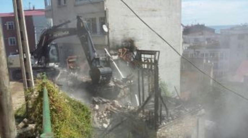 Altınordu&rsquo;da Atıl Binalar Yıkılıyor