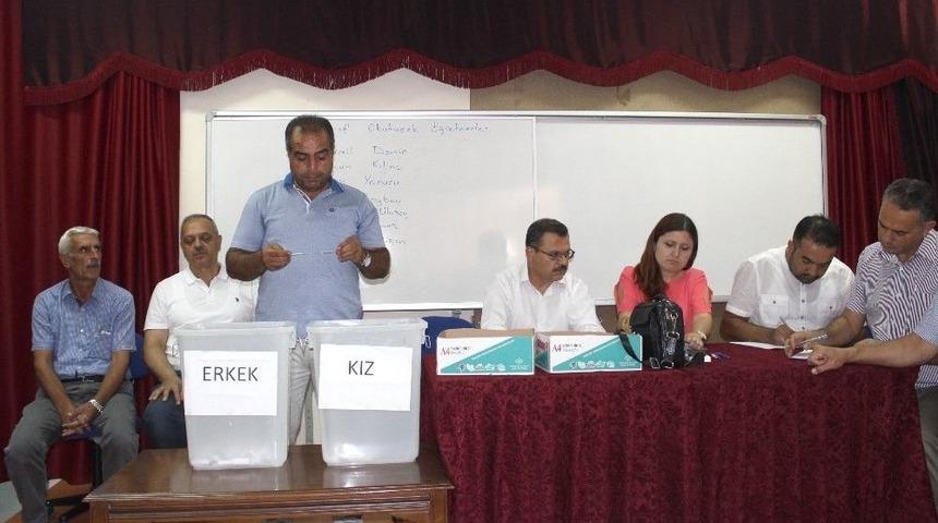 &Ouml;ğretmenler Kura İle Belirleniyor