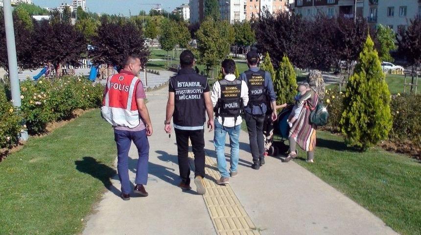 Parklarda Narkotik K&ouml;pekli Uyuşturucu Uygulaması