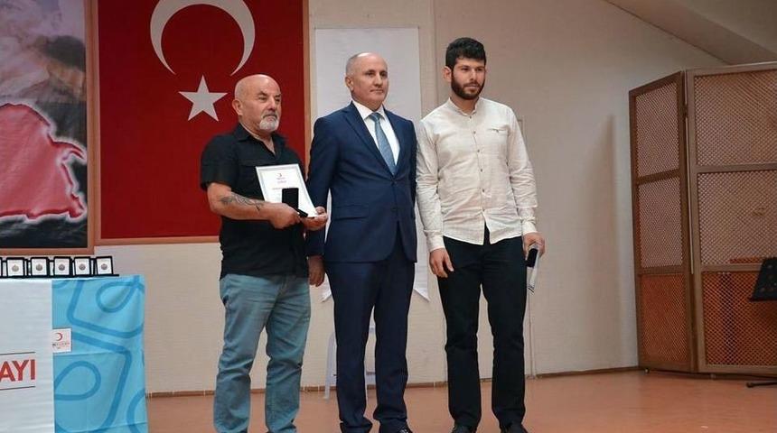 Kızılay, Karaman&rsquo;da En Fazla Kan Bağışında Bulunanları Madalyayla &Ouml;d&uuml;llendirdi