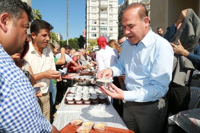 Başkan S&ouml;zl&uuml;&rsquo;den Vatandaşa Aşure İkramı 2