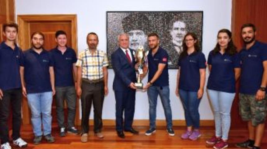 T&uuml;rkiye 2&rsquo;ncisi Hidroana Ekibinden Rekt&ouml;r G&uuml;ndoğan&rsquo;a Ziyaret