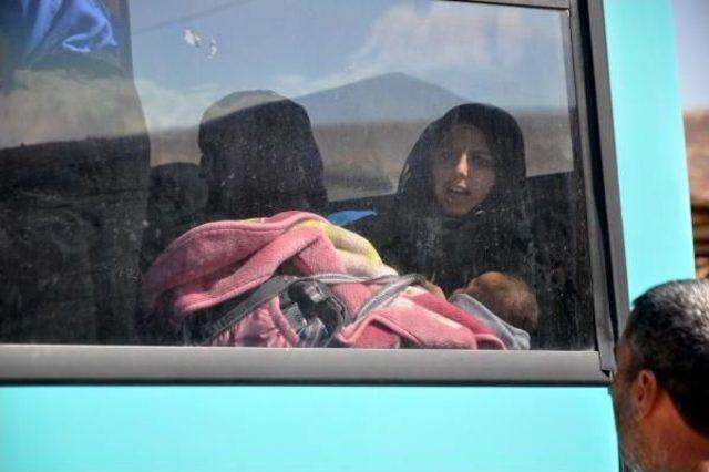 Bayram Için Giden Suriyeliler'den 90 Bini Döndü