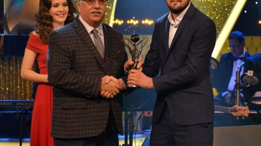 Ne&uuml; Akademedya&rsquo;ya&rsquo;ya Trt&rsquo;den İki &Ouml;d&uuml;l