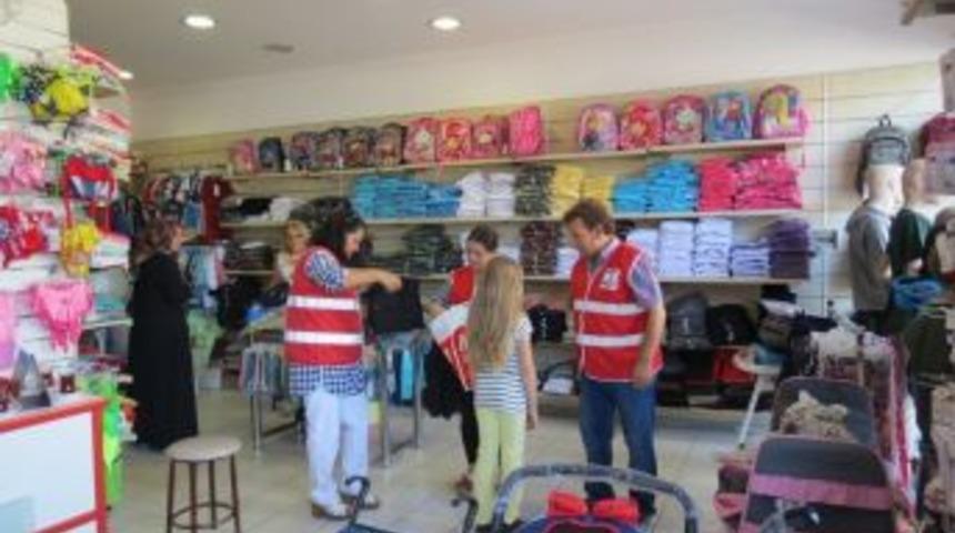 Kızılay &Ouml;ğrencileri Giydirdi
