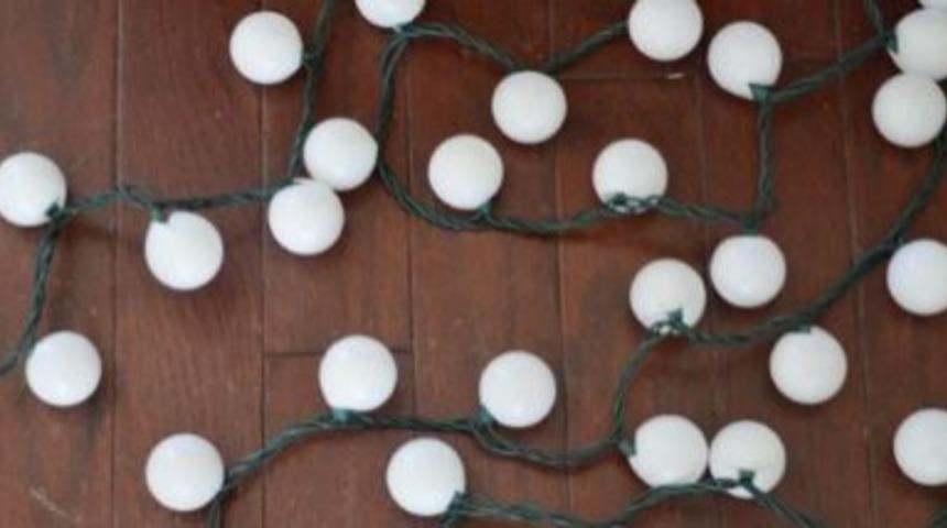 Yapımı &Ccedil;ok Kolay Pinpon Topu Lambalarıyla Kendi Evinizi Kendiniz Dekore Edin!