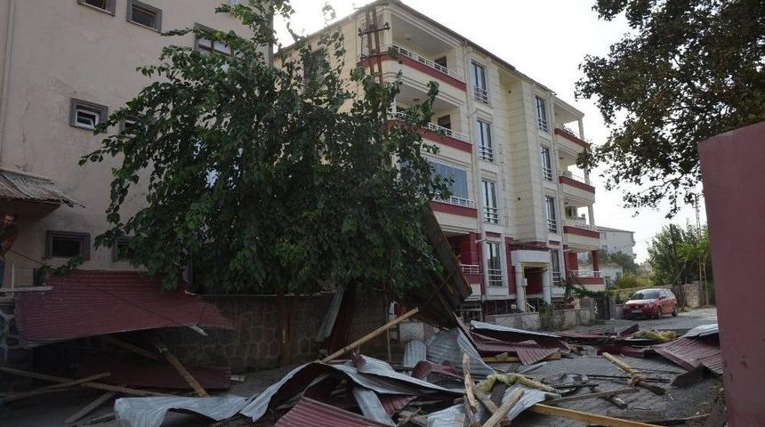 Iğdır&rsquo;da Şiddetli R&uuml;zgar &Ccedil;atıları U&ccedil;urdu