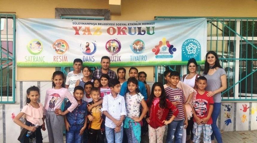 Sosyal Etkinlik Merkezi Öğrencileri Psikolog Kontrolünde Çalışıyor