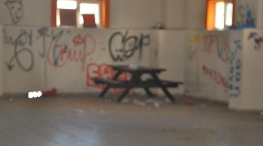 Eski Y&uuml;ksekokul Binası Madde Bağımlılarının Mek&acirc;nı Oldu