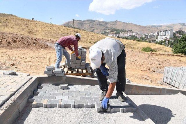 Muş Belediyesi’nden Mezarlık Bakımı