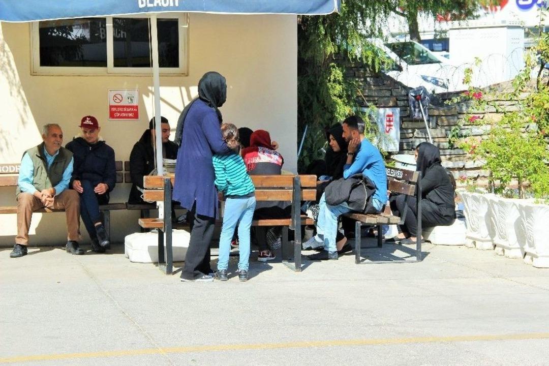 Kom Tespit Etti, Sahil G&uuml;venlik Yakaladı