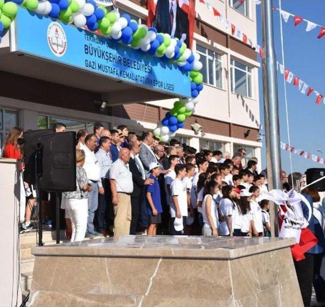 Çorlu'da Yaptırılan Atatürk Lisesi, Valiliğe 'atatürk Büstsüz' Teslim Edildi