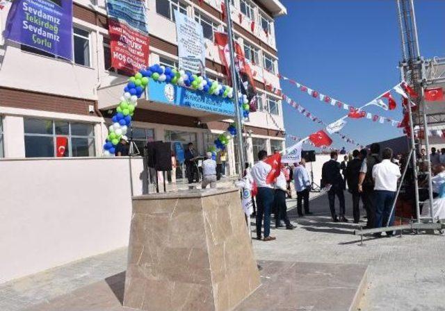 Çorlu'da Yaptırılan Atatürk Lisesi, Valiliğe 'atatürk Büstsüz' Teslim Edildi