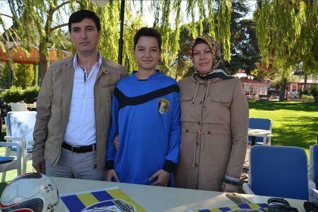 Talha, Menteşspor&rsquo;dan Fenerbah&ccedil;e&rsquo;ye Transfer Oldu 1