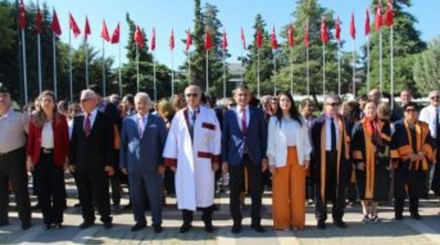 Er; "&uuml;niversite, Bilim Demektir"