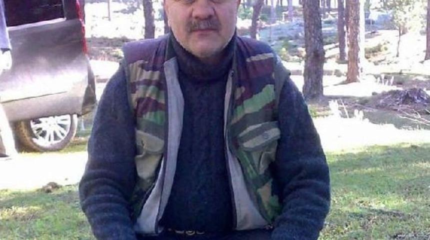 Kamyonetiyle Servis Aracına &Ccedil;arptı: 1 &Ouml;l&uuml;, 4 Yaralı