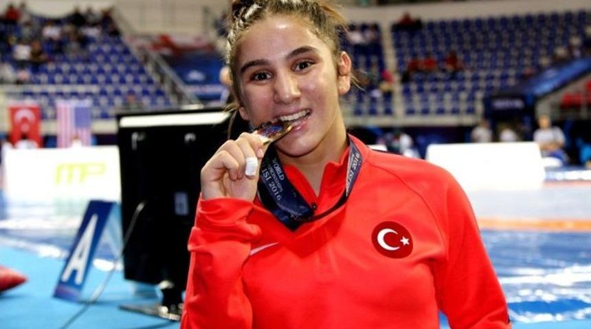 Zeynep Yetgil, İkinci Defa D&uuml;nya &Uuml;&ccedil;&uuml;nc&uuml;s&uuml;