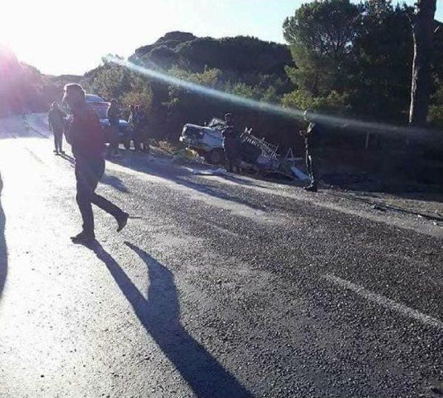 Kamyonetiyle Servis Aracına &Ccedil;arptı: 1 &Ouml;l&uuml;, 4 Yaralı 3