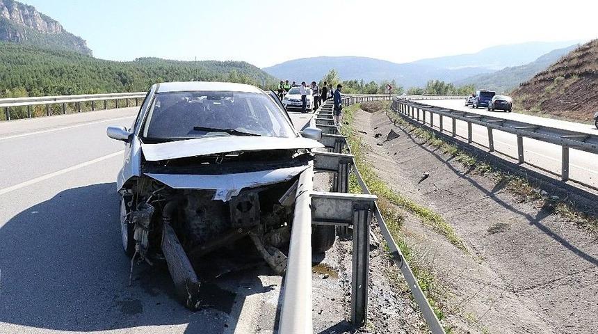 Karab&uuml;k&rsquo;te Trafik Kazası: 2 Yaralı