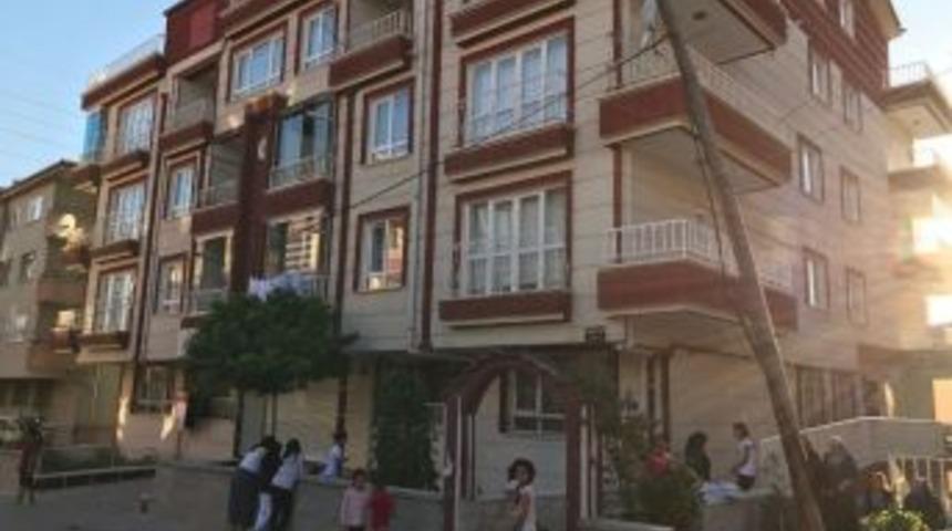 2 Yaşındaki Bebek 3&rsquo;&uuml;nc&uuml; Kattan D&uuml;şt&uuml;