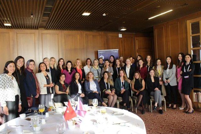 D&uuml;nya Otomotiv Konferansı&rsquo;nda D&uuml;nyadaki Ve T&uuml;rkiye&rsquo;deki Otomotiv &Uuml;reticileri Bir Araya Geldi 1