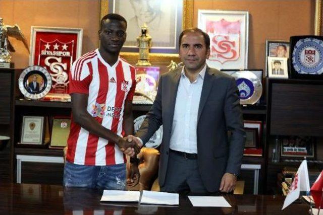 Demir Grup Sivasspor, Delvin N&acute;dinga yı Transfer Etti 1