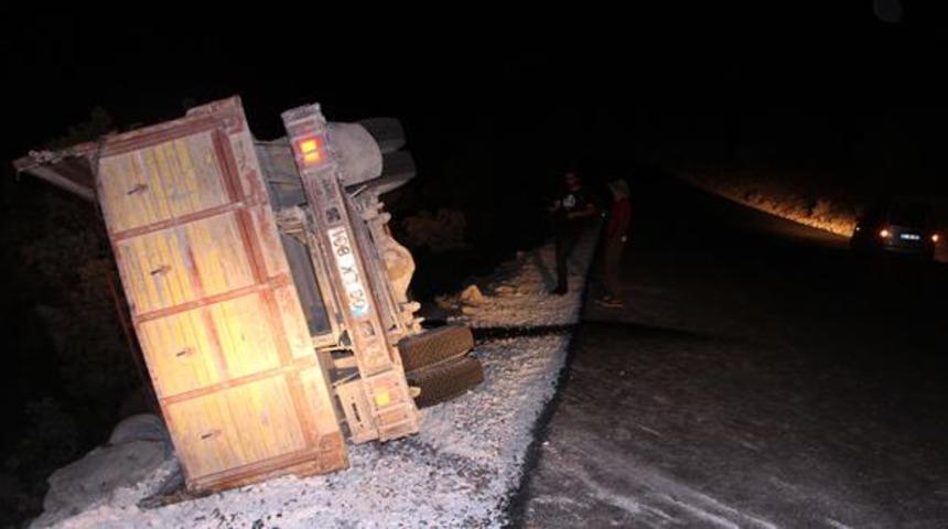 Gaziantep'te fıstık işçilerini taşıyan kamyonet devrildi: Çok sayıda yaralı var